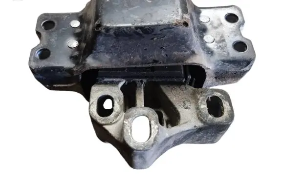 Volkswagen Tiguan Engine mount bracket 5N0199555