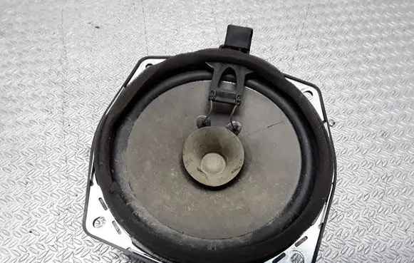 Mitsubishi Pajero Rear door speaker MR301667