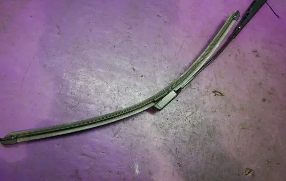Skoda Fabia Mk2 (5J) Front wiper blade arm 5J1955409B