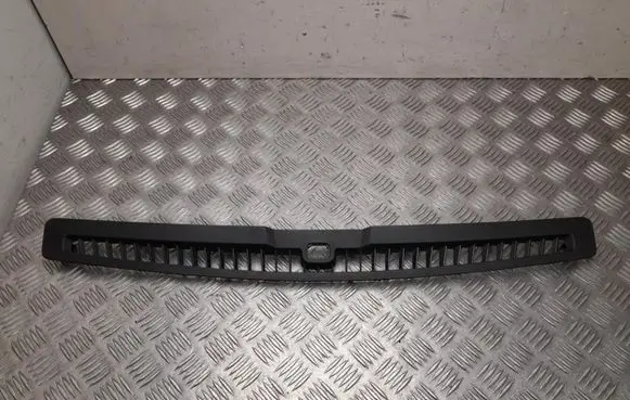Ford Mustang V Dash center air vent grill CR3363046B62A