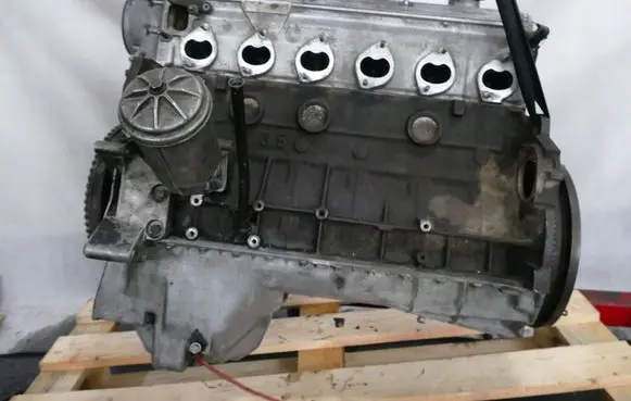 BMW 7 E32 Engine