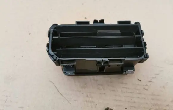 Peugeot Partner Dash center air vent grill MU022342 GE0046589