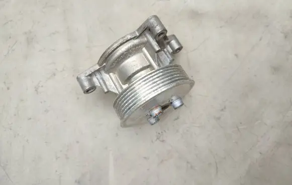 Volkswagen Golf VI Water pump 03C121019J
