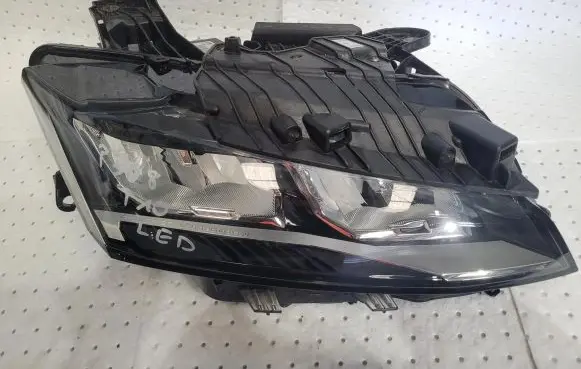 Peugeot 308 Headlight/headlamp 9844506380