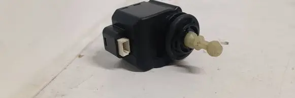 Volkswagen Golf VII Headlight level adjustment motor 01055301 20160330 01478