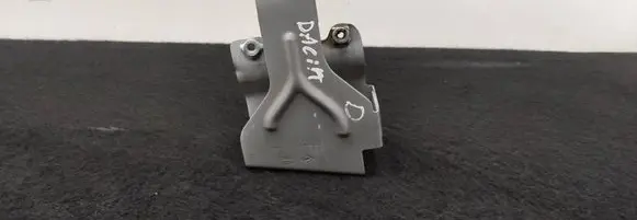Dacia Dokker Fender mounting bracket 631448373R
