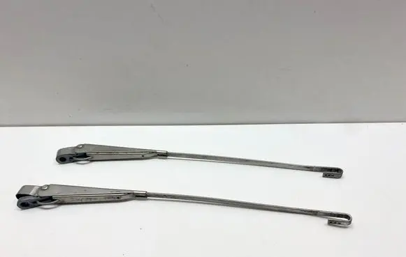 Front wiper blade arm