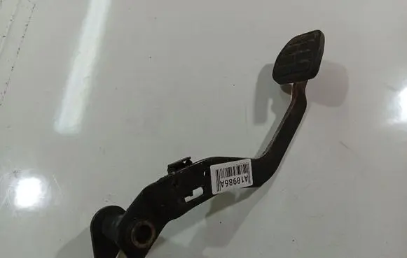 Volkswagen PASSAT B4 Clutch pedal 3A1721315B
