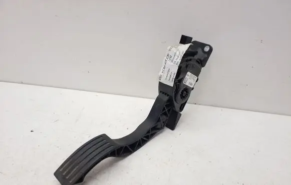 Ford Focus Accelerator throttle pedal BV619F836AB