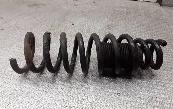 Volkswagen Touareg I Front coil spring 