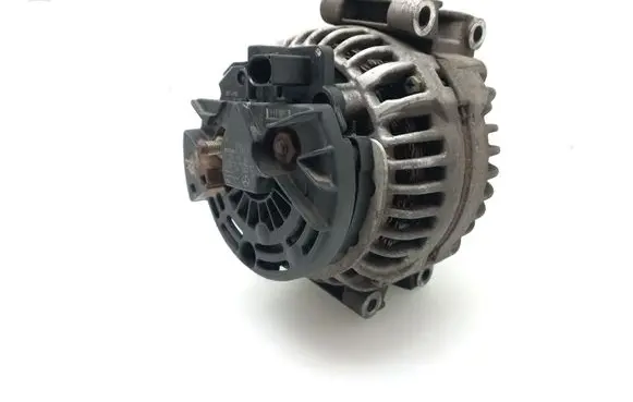 Mercedes-Benz Vito Viano W639 Generator/alternator A0131541002 0124625006