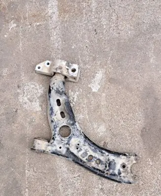 Volkswagen PASSAT B6 Front lower control arm/wishbone 1K0407183
