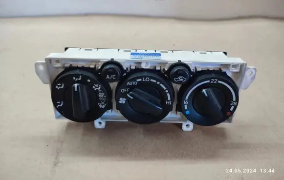 Toyota Avensis T220 Climate control unit 5590005091