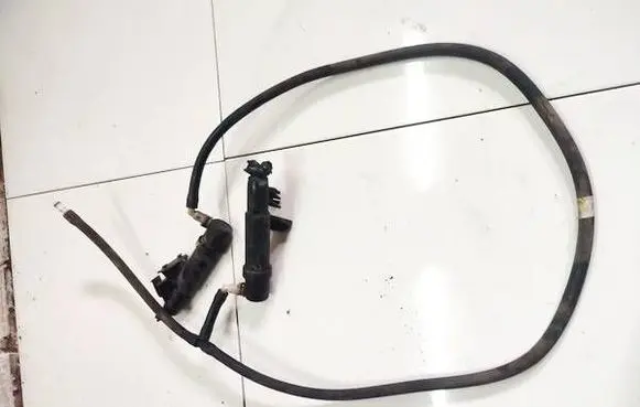 Ford Focus C-MAX Windshield washer spray nozzle 