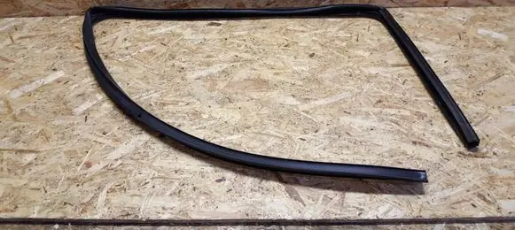 Opel Zafira B Rubber seal rear door window/glass 13132029