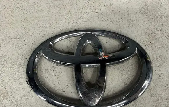 Toyota Auris 150 Manufacturers badge/model letters 753120D010