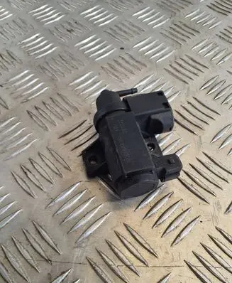 Vacuum valve