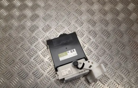 Toyota Prius+ (ZVW40) Fuse box set 8273047441