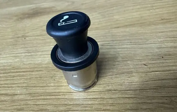 Toyota Avensis T250 Cigarette lighter