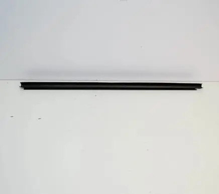 Volkswagen PASSAT B7 Front door glass trim molding 3AA837471A