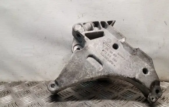 Skoda Octavia Mk2 (1Z) Engine mounting bracket 03L199207