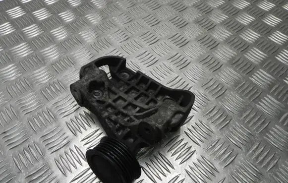 Volkswagen Touareg I Engine mounting bracket 059903143AC VD12489