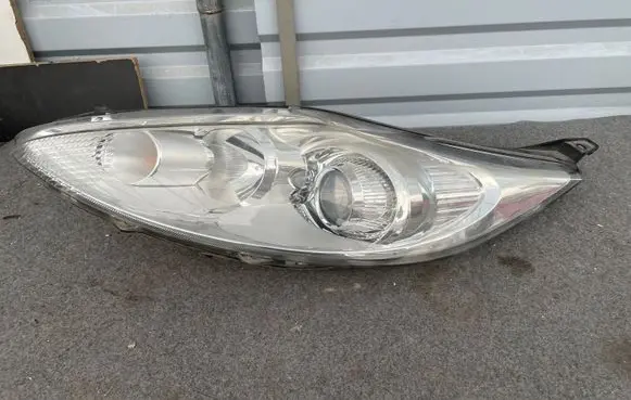 Ford Fiesta Headlight/headlamp