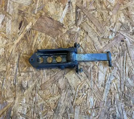 Mercedes-Benz S W126 Front door check strap stopper