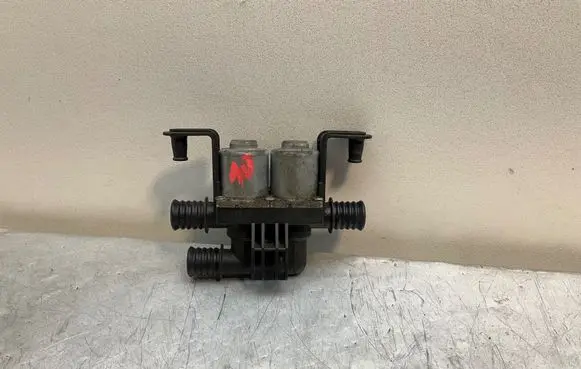 BMW 5 E60 E61 Coolant heater control valve 6931708
