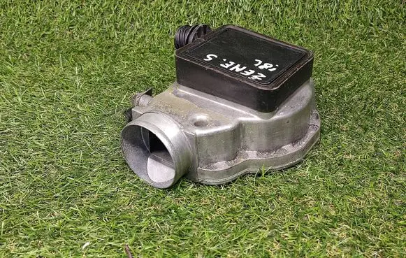 BMW 3 E36 Mass air flow meter 1734651 0280200204