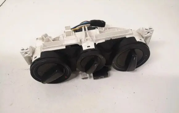 Volkswagen PASSAT B5 Climate control unit 1j0820045e