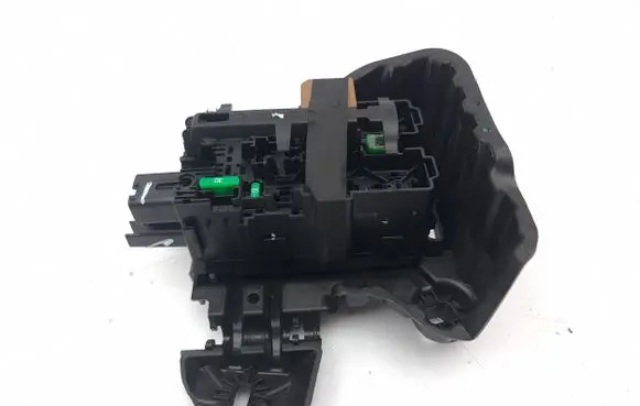 Peugeot 2008 II Fuse module 43861701