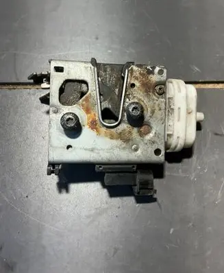 Audi A4 S4 B5 8D Front door lock 4d1837016d