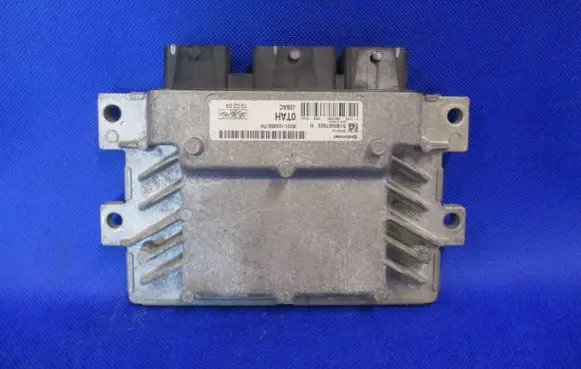 Ford Fiesta Engine control unit/module 8V2112A650TH S180047003A J38AC
