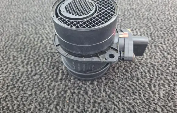 Volkswagen Touareg I Mass air flow meter 074906461B 0281002461