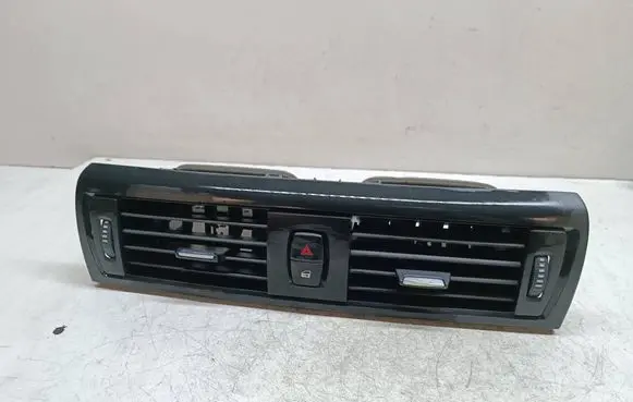 BMW 1 F20 F21 Dash center air vent grill 9205357