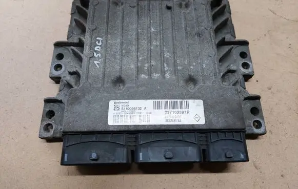 Renault Lodgy Engine control unit/module S180095132A 237102259R