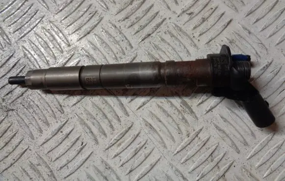 KIA Sorento Fuel injector 338002F000