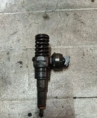 Volkswagen PASSAT B5.5 Fuel injector 0414728037