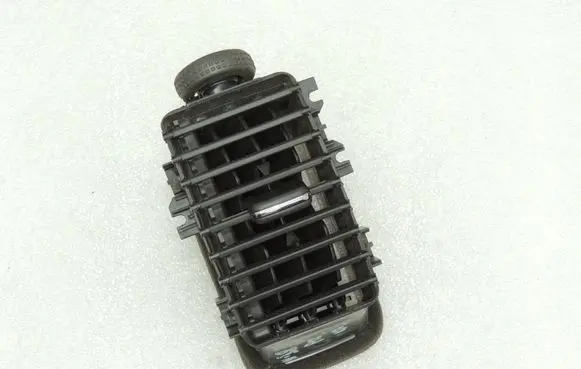 Nissan Navara D40 Dashboard side air vent grill/cover trim 681345X05A