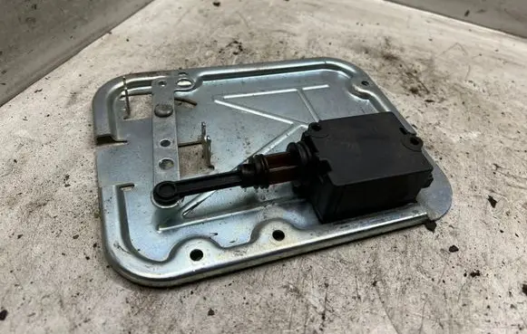 Loading door lock