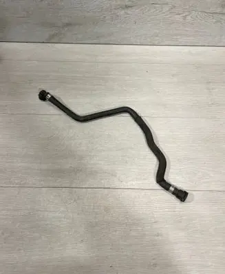 Engine coolant pipe/hose