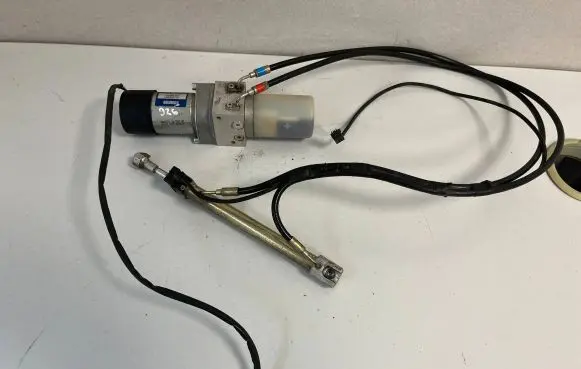 Mercedes-Benz S W221 Tailgate hydraulic pump motor 2218000148 HB70621002