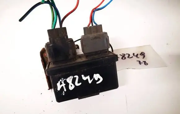 Subaru Legacy Window wiper relay 86121 481657