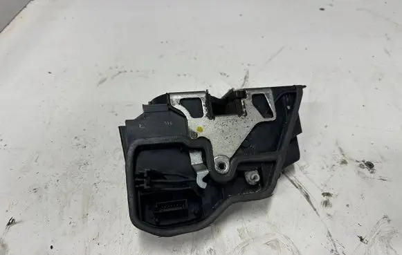 BMW X3 E83 Front door lock