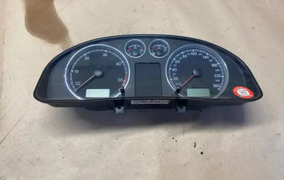 Volkswagen PASSAT B5 Speedometer (instrument cluster) 3B0920806A VWZ7Z0A3928741