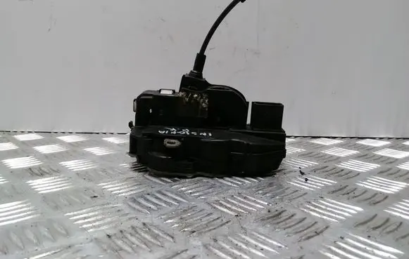 Opel Insignia A Front door lock 3023881 08L212