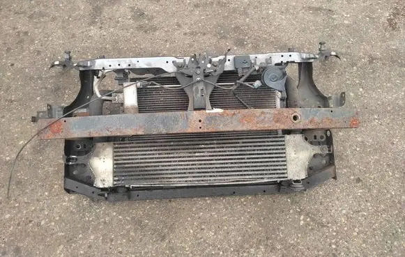 Nissan Qashqai+2 Radiator support slam panel