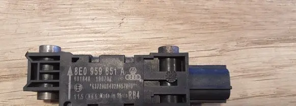 Audi A8 S8 D3 4E Airbag deployment crash/impact sensor 8E0959651A
