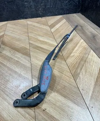 Front wiper blade arm